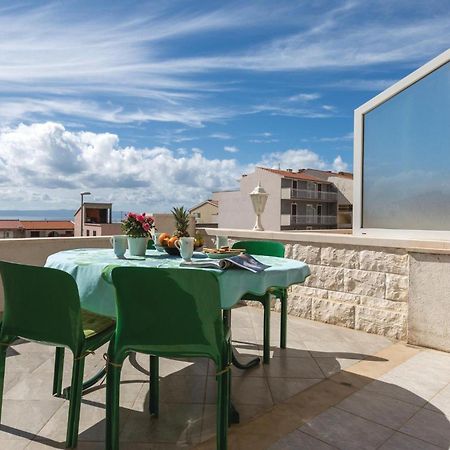 2 Bedroom Stunning Apartment In Makarska Exterior foto